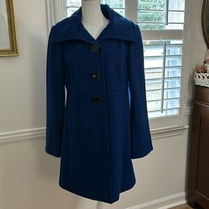 Jessica Simpson (L) wool coat